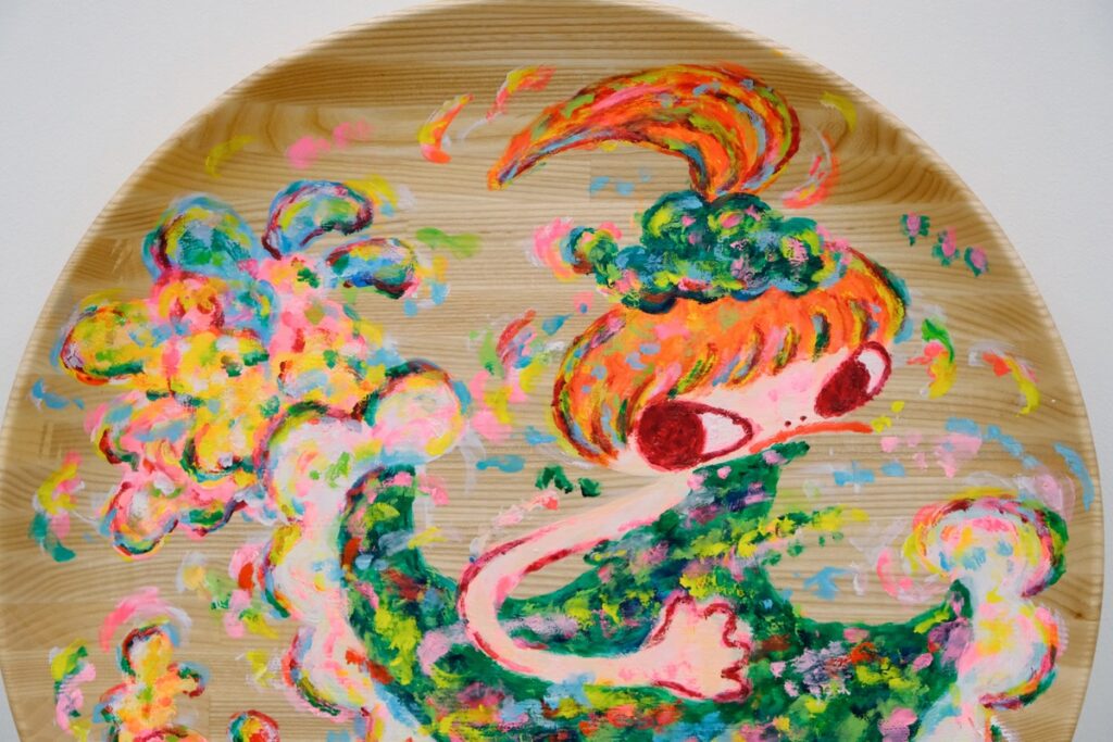 ロッカクアヤコ展｜手にのせて描く瑞々しい色彩のアート｜アート数奇