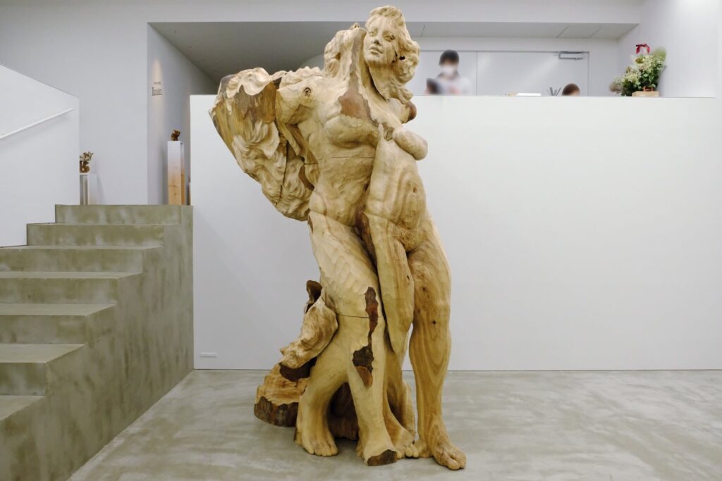 森靖「Twister」アート鑑賞レポート｜木材の持つ魅力を宿した彫刻作品