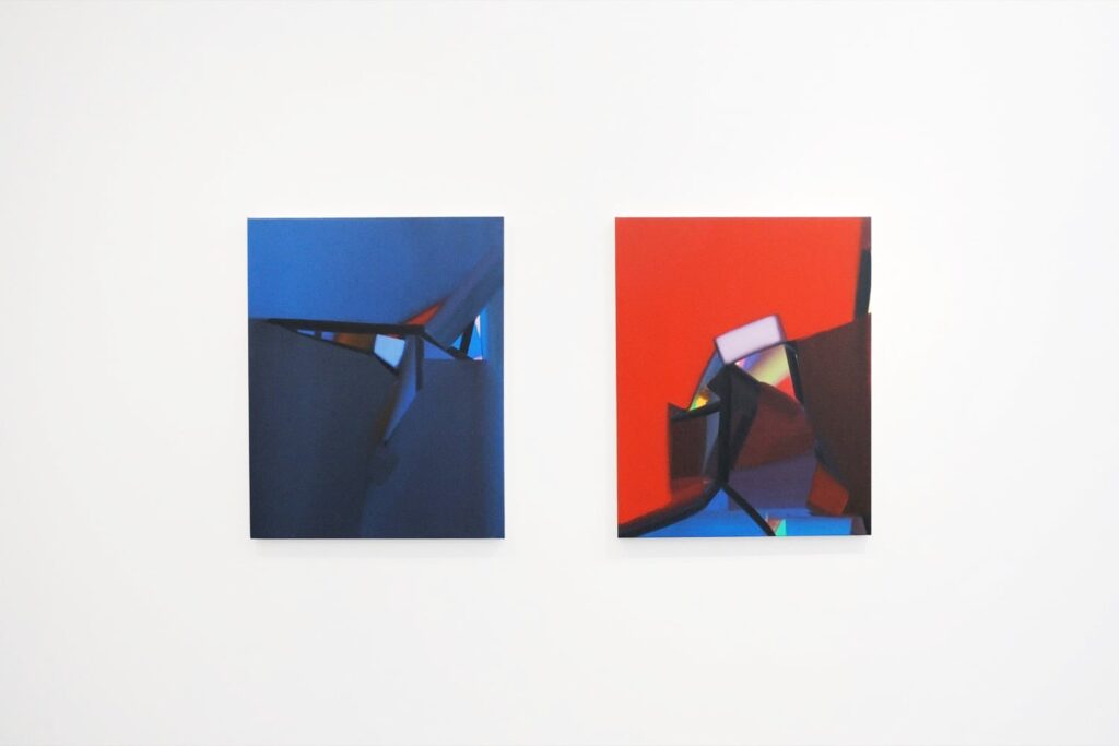 山田康平個展「Strikethrough」｜ストロークが重なる色面への没入を