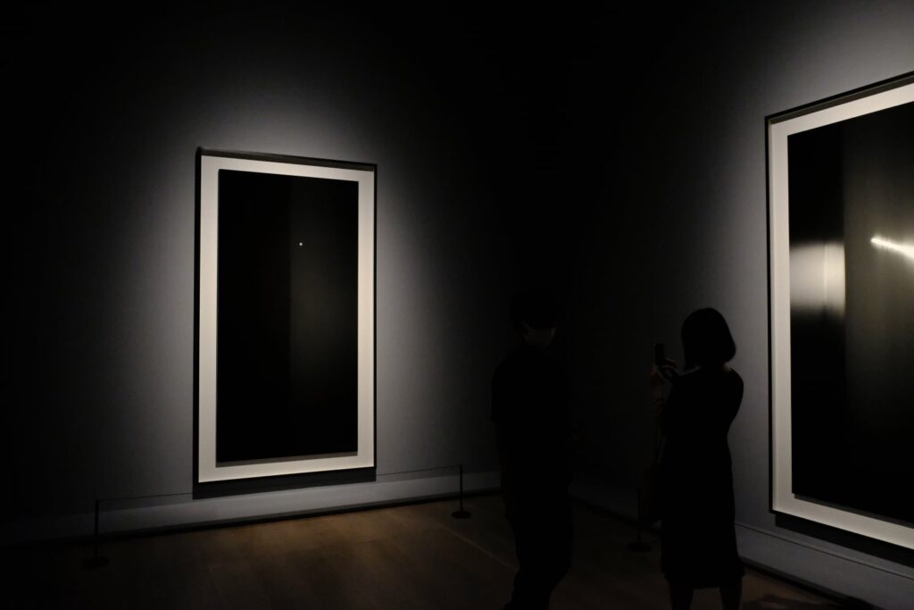 杉本博司「火遊び Playing with Fire」｜臨書の本歌取りで静謐な美を